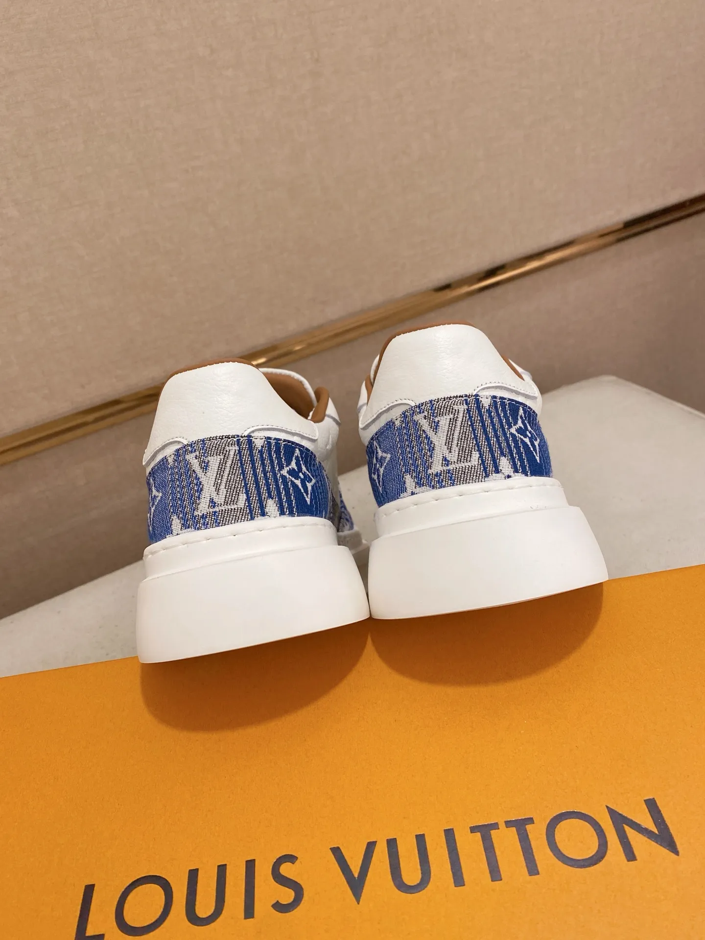 Factory price: 480💰🎉🎉LV~Louis Vuitton trendy men's shoes, new shipments, latest matching, same style as the official website, super high quality, best-selling season [strong][strong][strong]Selected first-layer cowhide, comfortable cowhide lining, original last, comfortable on the feet, wear-resistant rubber outsole, size: 38-44.